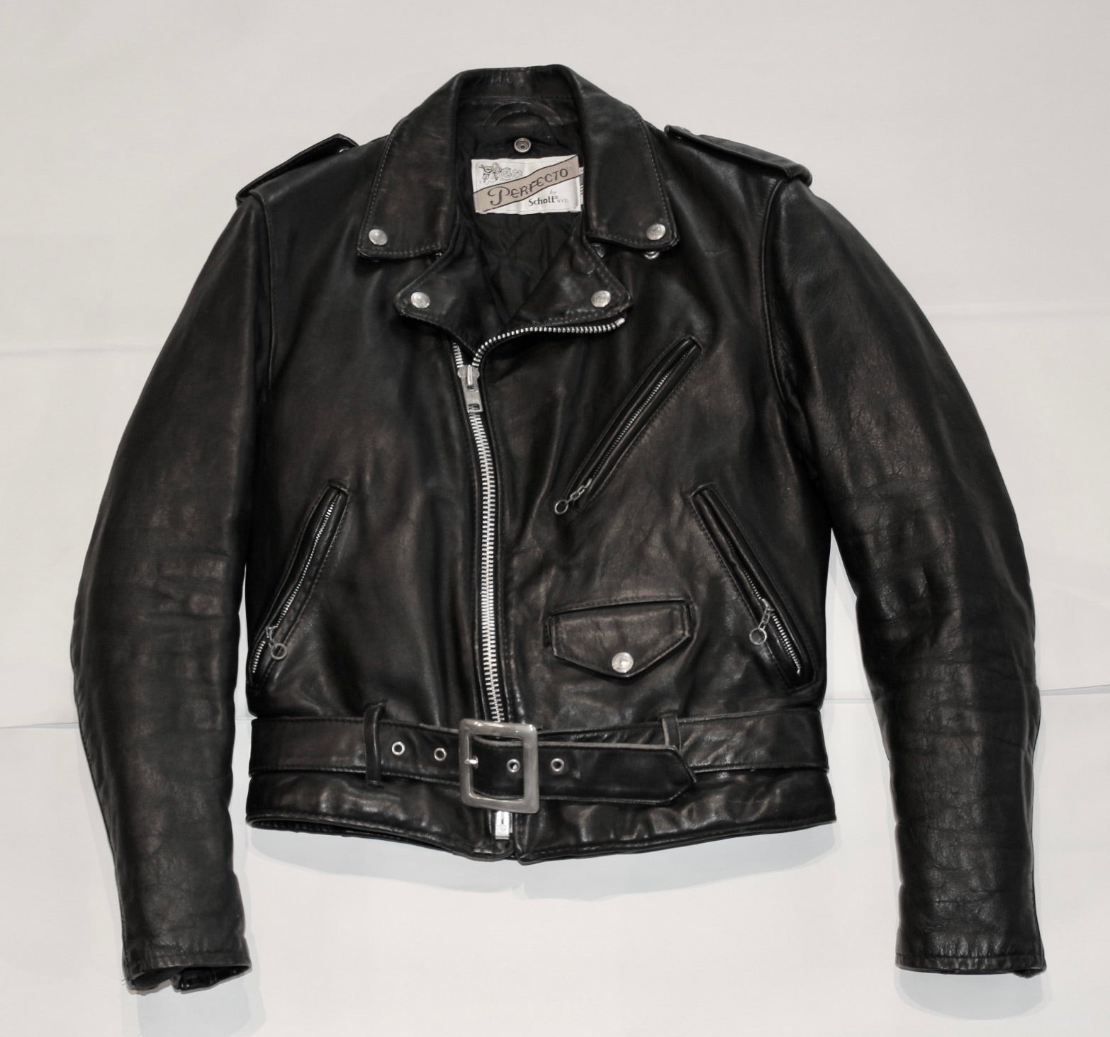 時間的な短縮と自然な革の表情にSchott   ショット　Leather Jacket 36 Black