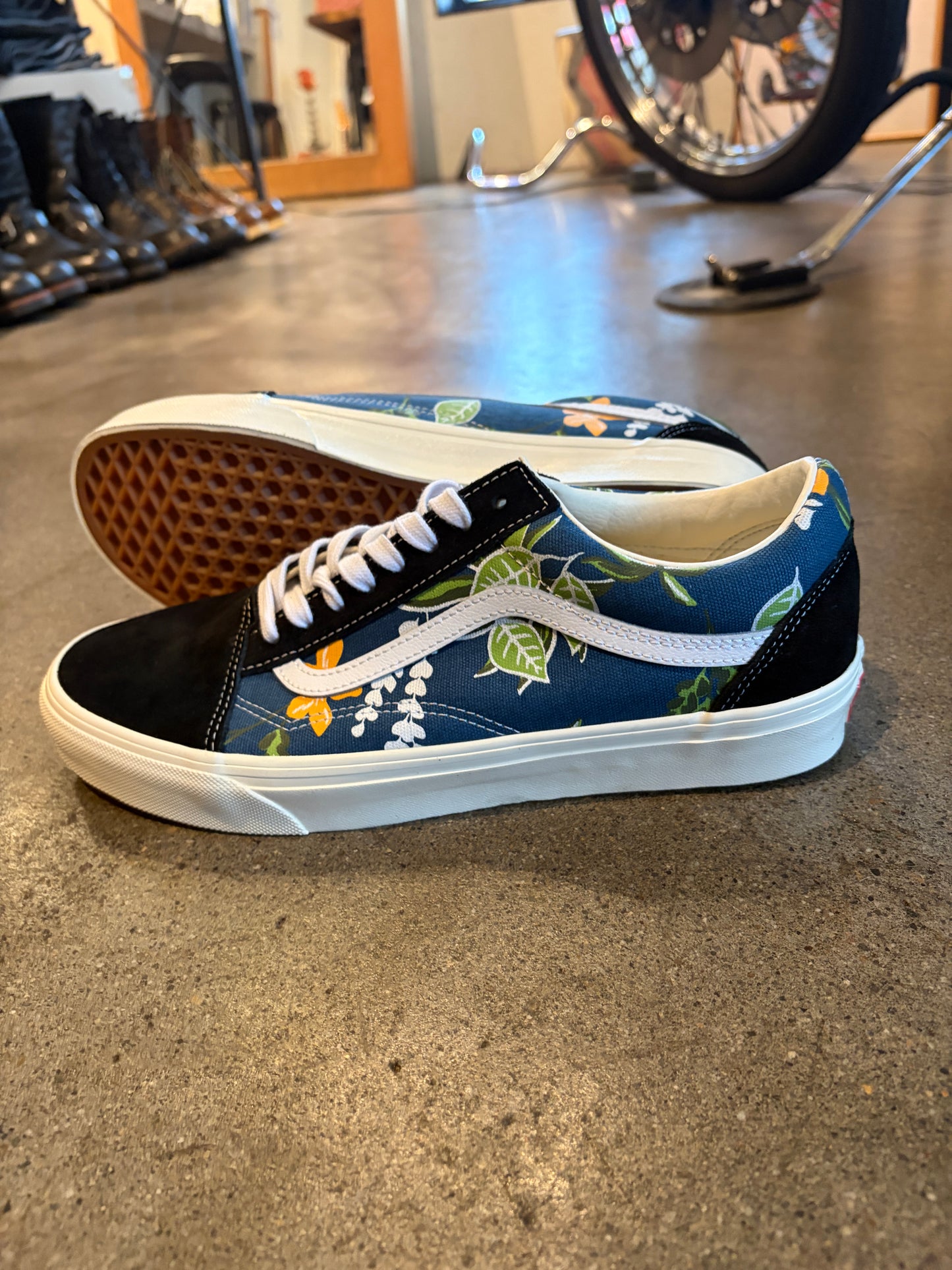 【VANS Old Skool】 オールドスクール NAVY FLORAL