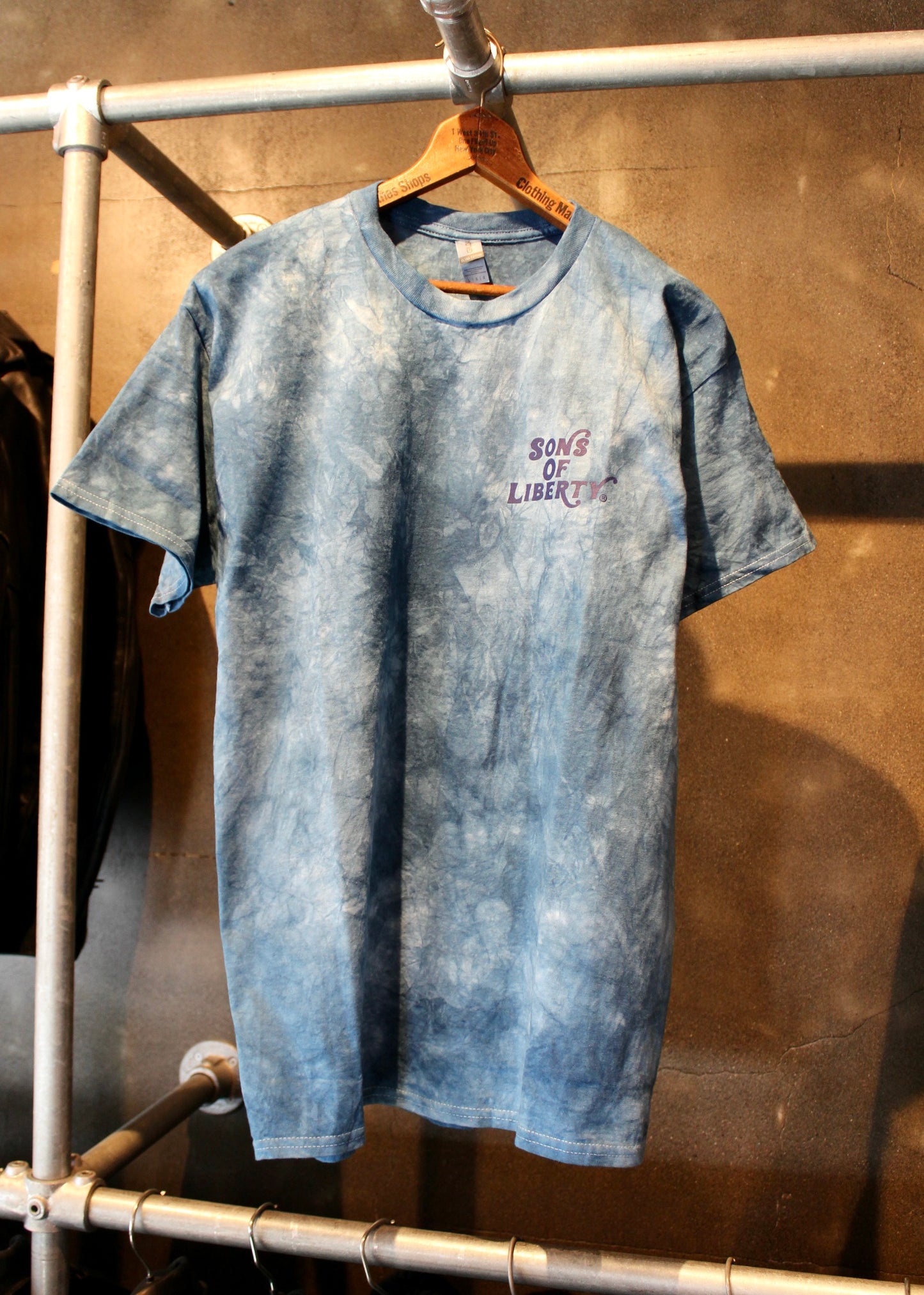 【Back Print T INDIGO TIE-DYE】プリントTシャツ  インディゴタイダイ  SONSOFLIBERTY  SST-01IND